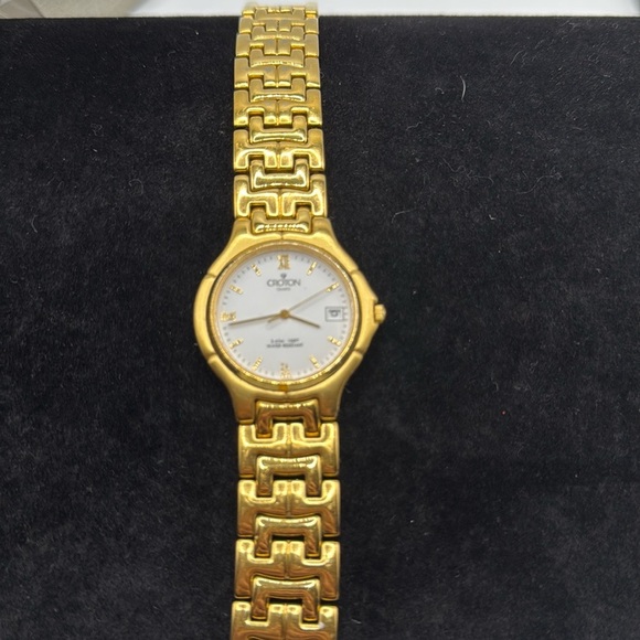 VINTAGE Croton Watch Women Gold Tone Round Dial 30M Date 32mm - Picture 1 of 3